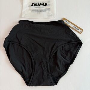 SKIMS womens NWT Black High-Rise Briefs “Fits everybody” full brief Onyx S